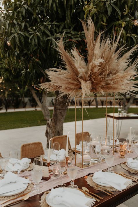 10 Creative Ways to Display Dried Flowers at Your Wedding