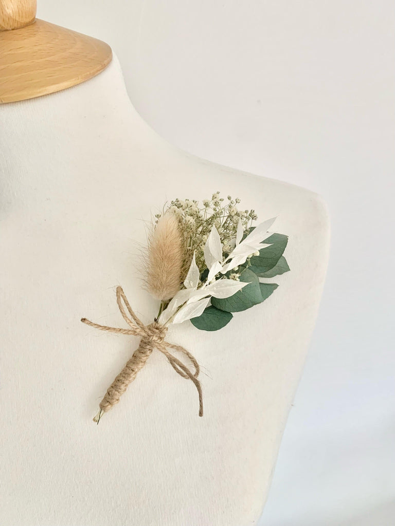 Dried Flower Buttonhole green white natural tone brown, ruscus, bunny tail, eucalyptus, gypsophila